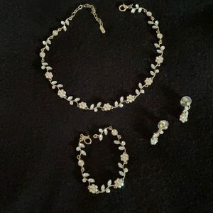 Flower Jewelry Set with 14-17”necklace, 7” bracelet and earrings.